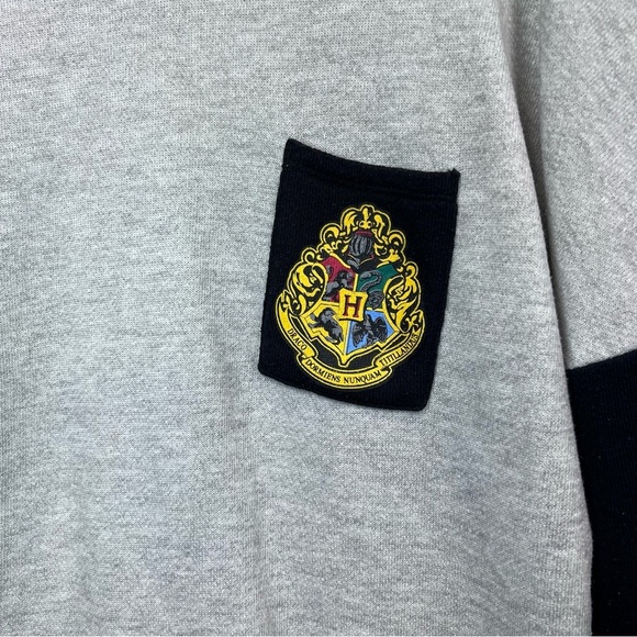 Harry Potter Hogwarts School of Witchcraft Grey/Black Sweater Size M - Picture 4 of 13